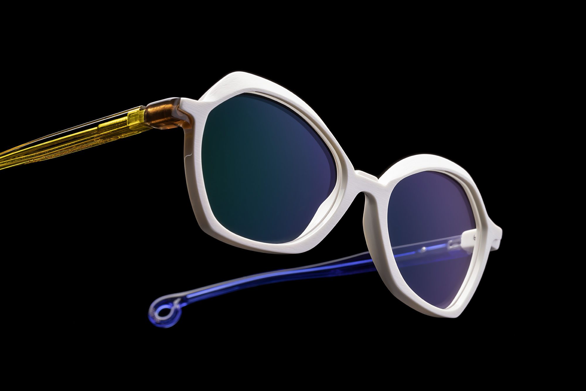 Eyeclusive eyewear